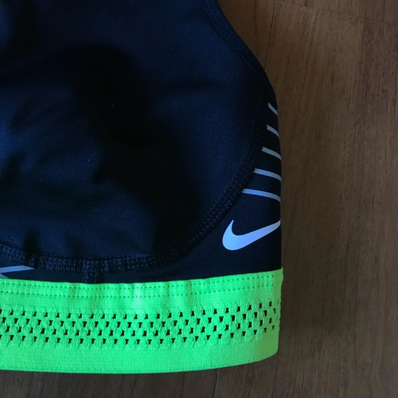 Nike sports bra - Picture 3 of 3